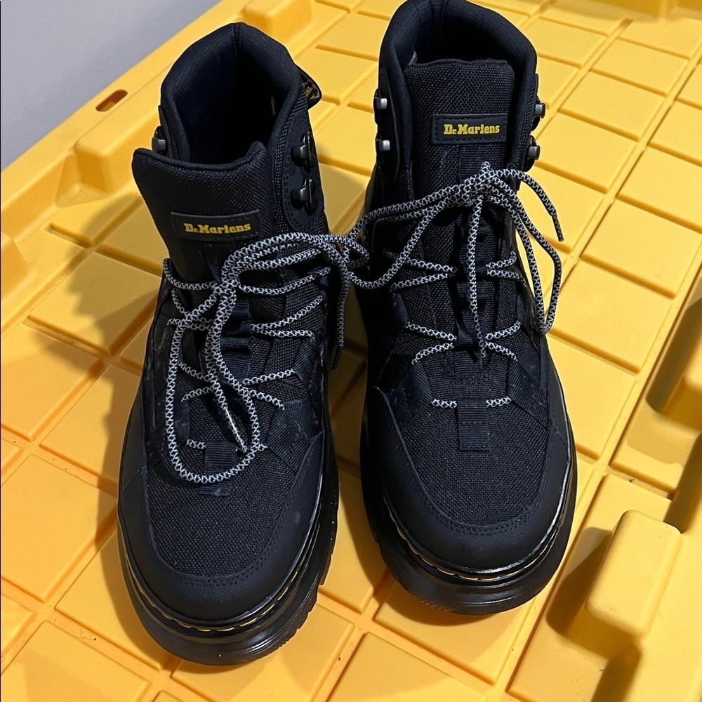 Dr. Martens Air Wait with soles bouncing